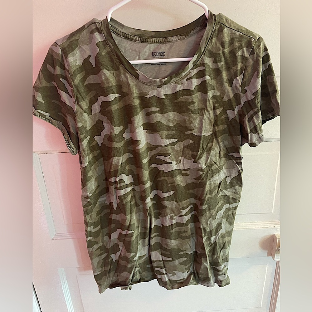 VS PINK Green camouflage short sleeve tee